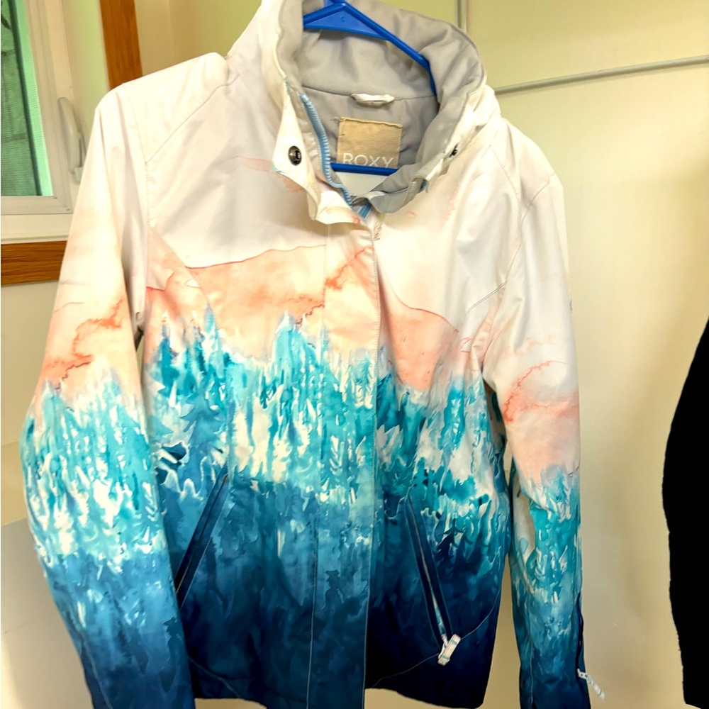 Roxy coat size small- comes with fur trimmed hood.